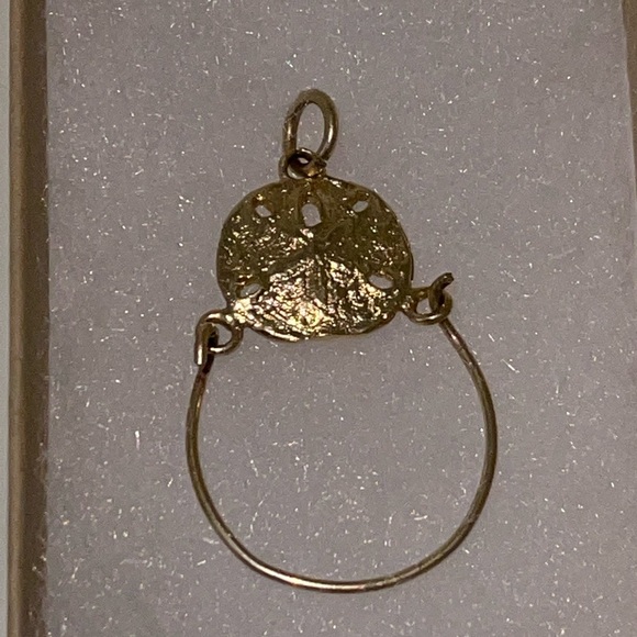 Vintage 14K Gold Sand dollar charm holder pendant - Picture 2 of 7
